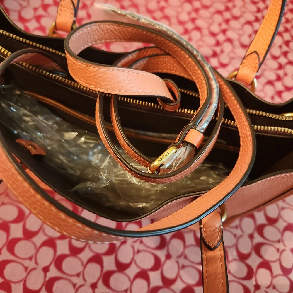 Coach Bodybag - Picture 3 of 6